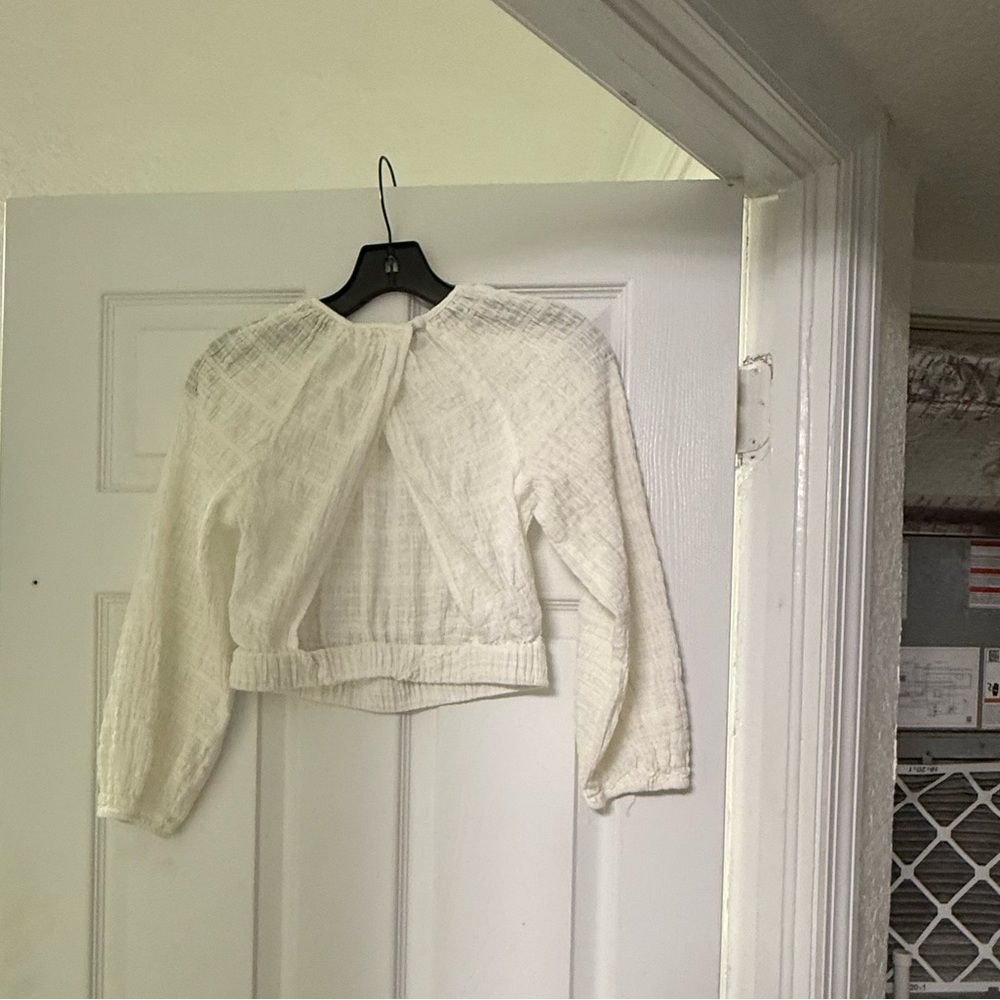 BCBGeneration Ivory Textured Blouse - Picture 4 of 9